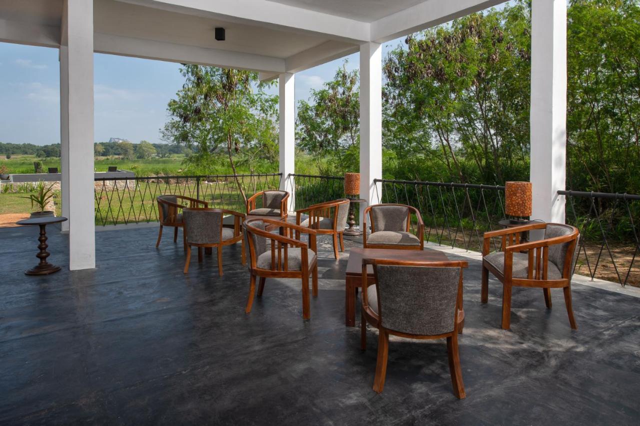 Ceylon Breeze Sigiriya Hotel Екстериор снимка