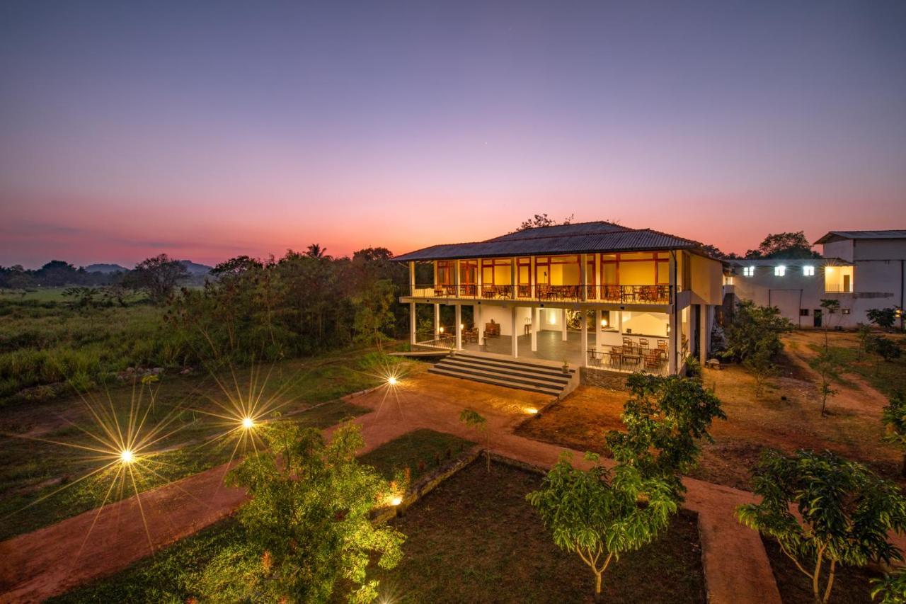 Ceylon Breeze Sigiriya Hotel Екстериор снимка