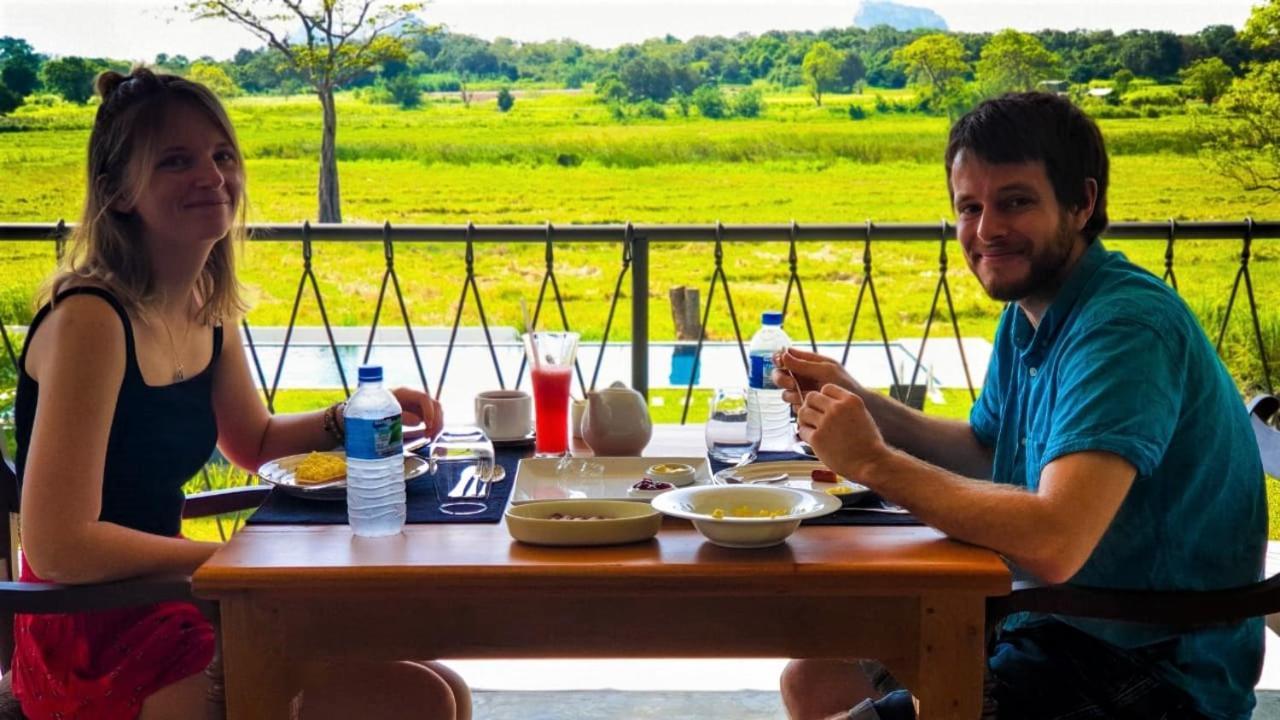 Ceylon Breeze Sigiriya Hotel Екстериор снимка